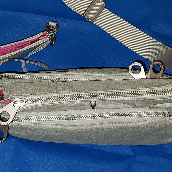 Baggallini Women’s Day-to-Day Crossbody Bag (Silver/light Grey Tone Color) - Picture 6 of 16